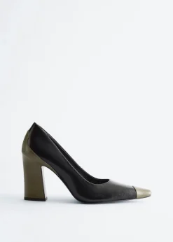 Colour-Blocked Leather Pumps